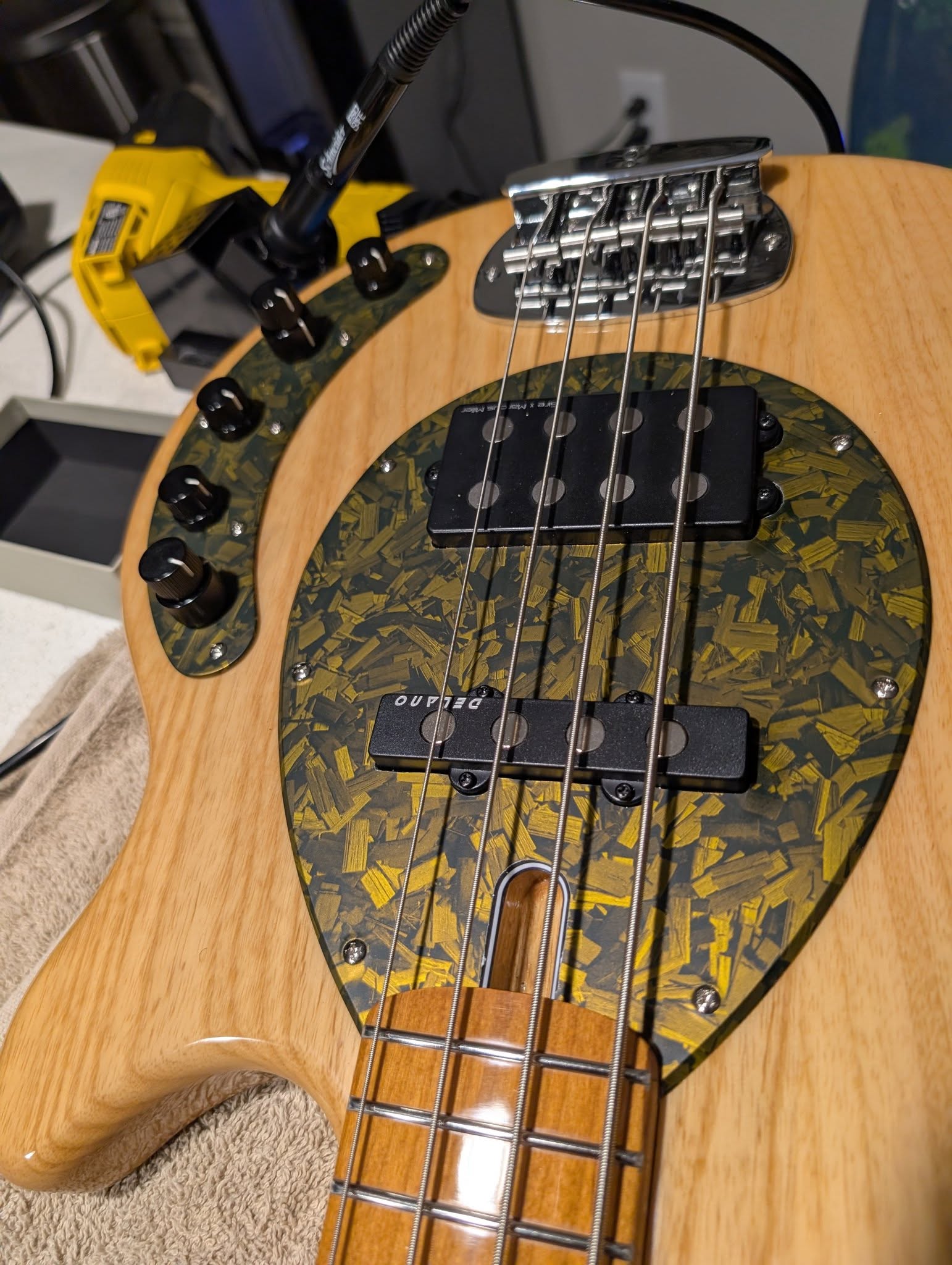 Custom bass with design pattern